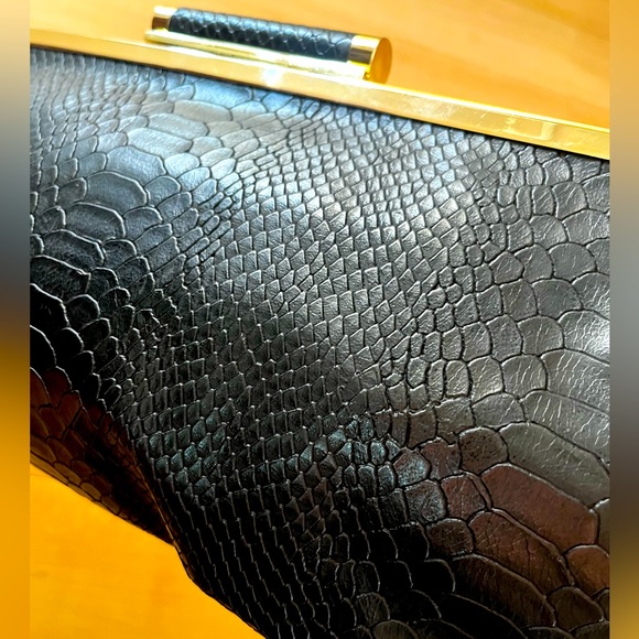 I.N.C INTERNACIONAL CONCEPTS Clutch Alligator pattern - Picture 2 of 6